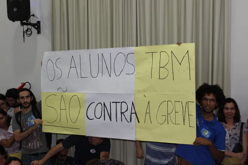 Greve dos professores no DF gera insatisfação da sociedade e prejudica alunos