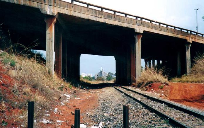 Passagem da variante por baixo do 1° viaduto da Estrutural (EPCL), em direção ao SIA.