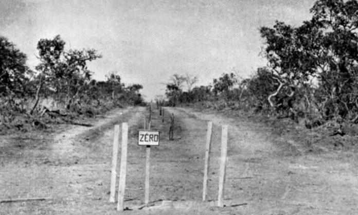 Buraco do Tatu e o símbolo do Marco Zero de Brasília