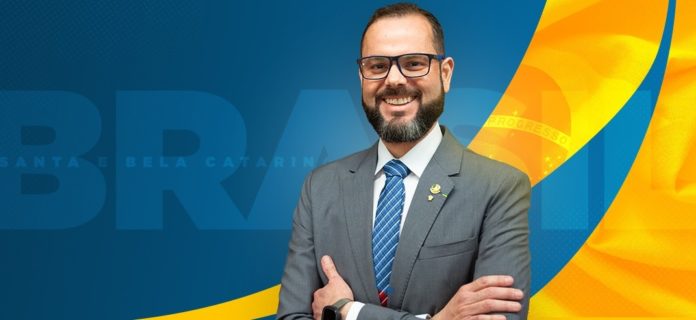 Senador Jorge Seif chama entregador jogado de ponte de “meliante” e gera revolta entre motoboys