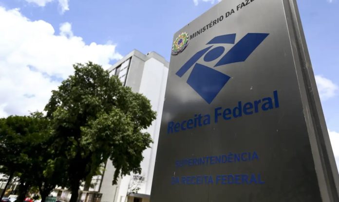 Receita Federal irá monitorar dados de cartão de crédito e Pix, menos criptomoedas